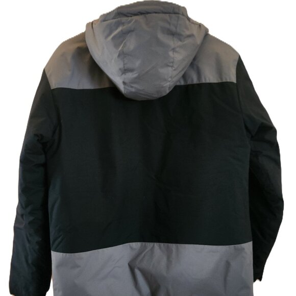 Stylish Columbia Nylon Waterproof Jacket – Youth XL - Picture 4 of 9